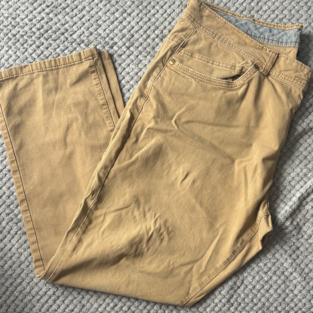 G.H. Bass & Co. Men's Khaki Chinos